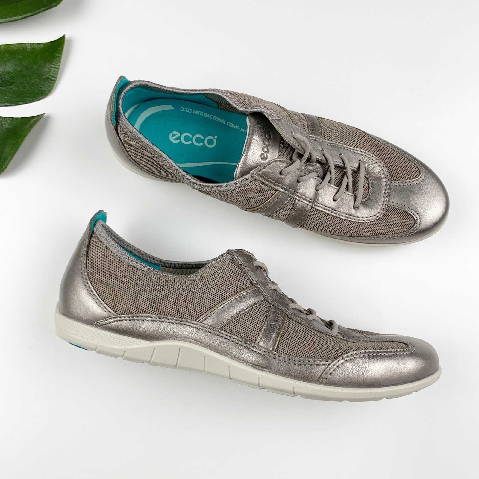 Women's 37 Us 6 6.5 Gold Leather Mesh Lace Up