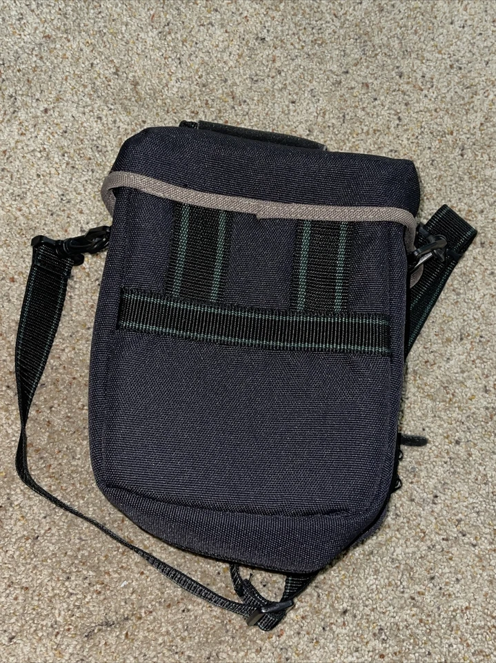 Genuine Samsonite 4 1/2 X 7" Small Black Camera Pouch / Bag With Strap. - Image 3 of 4