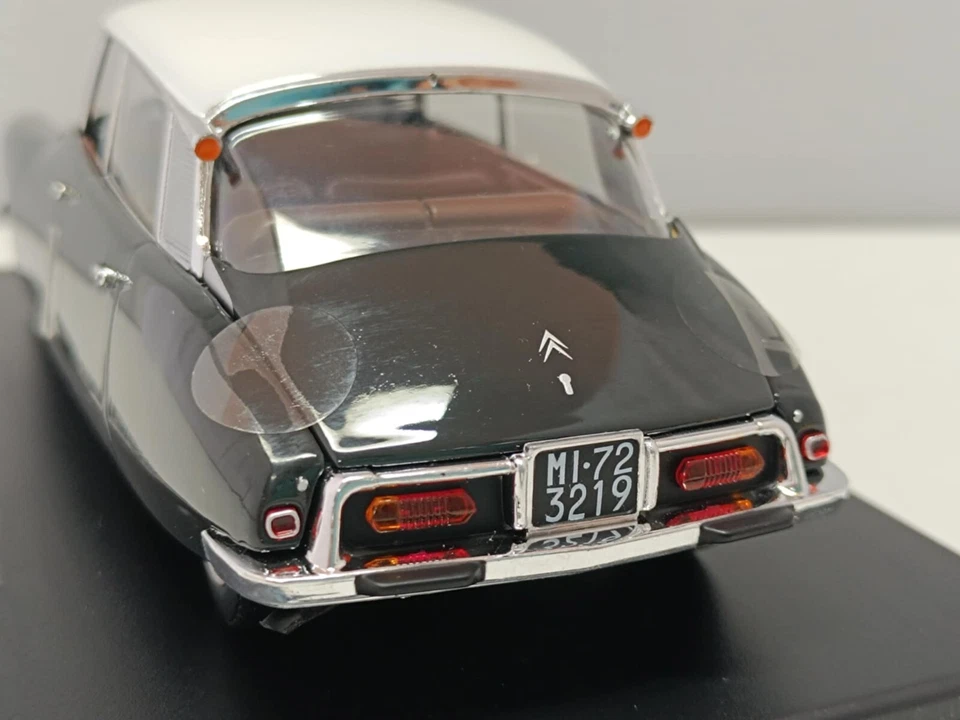 Citroen DS 19 Bicolore 1963 - Edicola Leo Models Auto vintage 1:24 Usato in Teca - Immagine 4 di 4