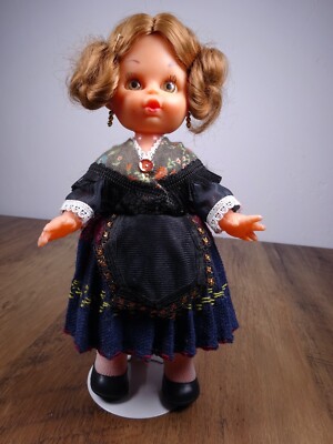 Vintage Sammlerpuppe festliche Kleidung Wimpern 23 cm wie abgebildet (8911)