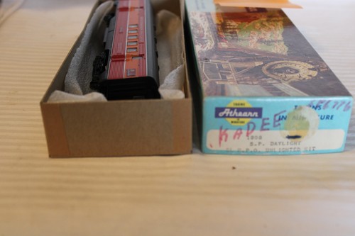 Athearn escala HO, coche de pasajeros RPO, Pacífico Sur, colores de luz diurna #6776 | Condition: Used