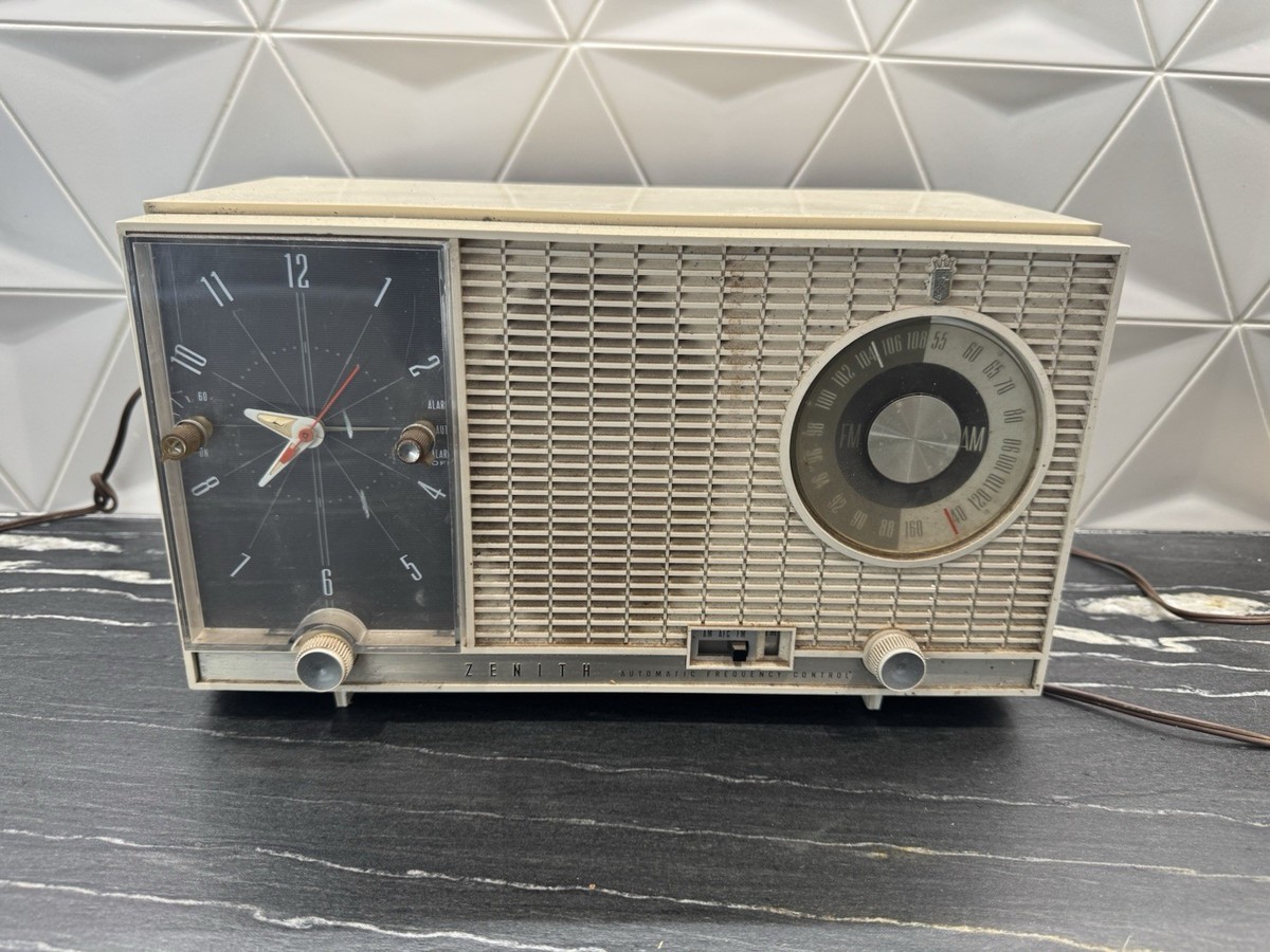 Vintage Zenith Long Distance AM/FM Radio Model S-54567 Clock Works