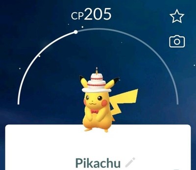 Pokémon Go/PIKACHU trägt einen Kuchenhut