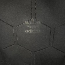 Adidas Hombres XL Cuello Redondo Balón de Fútbol Acolchado Geométrico Negro Trifoil Fútbol