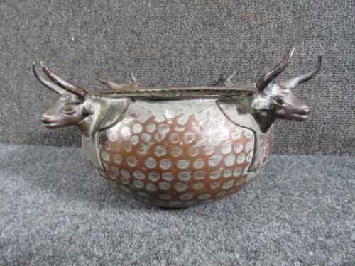 ANTIQUE HAND HAMMERED ARTS & CRAFTS COPPER BASKET with FIGURAL  BULLS HEADS - Picture 1 of 9