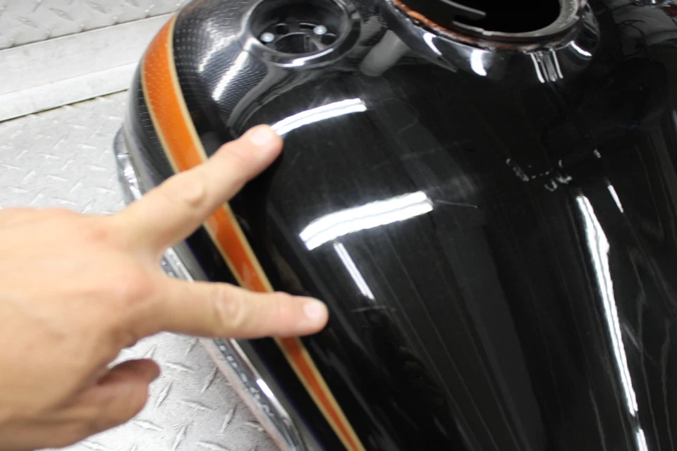 2011 HARLEY-DAVIDSON STREET GLIDE SCREAMIN EAGLE CVO GAS TANK AND CENTER COVER - Image 4 of 4