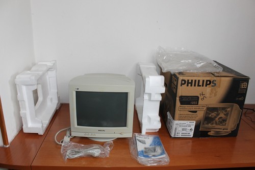 CRT MONITOR for PC VINTAGE 15" Philips 105S Boxed