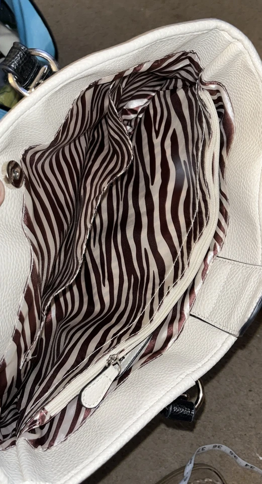 Dana Buchman 4 Tone Blue,grey,white,black  Striped Shoulder Bag Lots of Pockets - Image 4 of 4