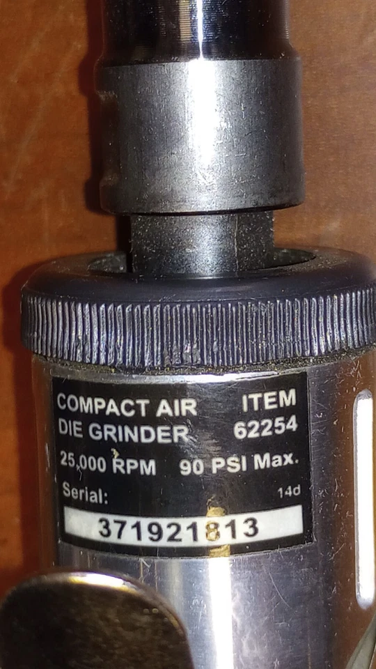Neumático central 1/4 pulg. Amoladora compacta de aire 62254 + discos de corte de fibra Foto 2 de 4