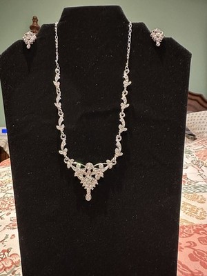 White Crystals Necklace And Earrings Set