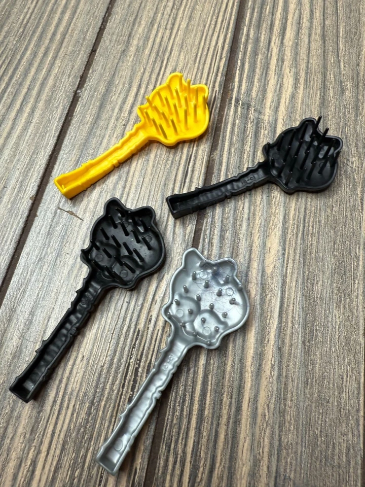 Monster High Hair Brush Clips Set Of 4 - Yellow Black & Gray Skull Design - Image 4 of 4