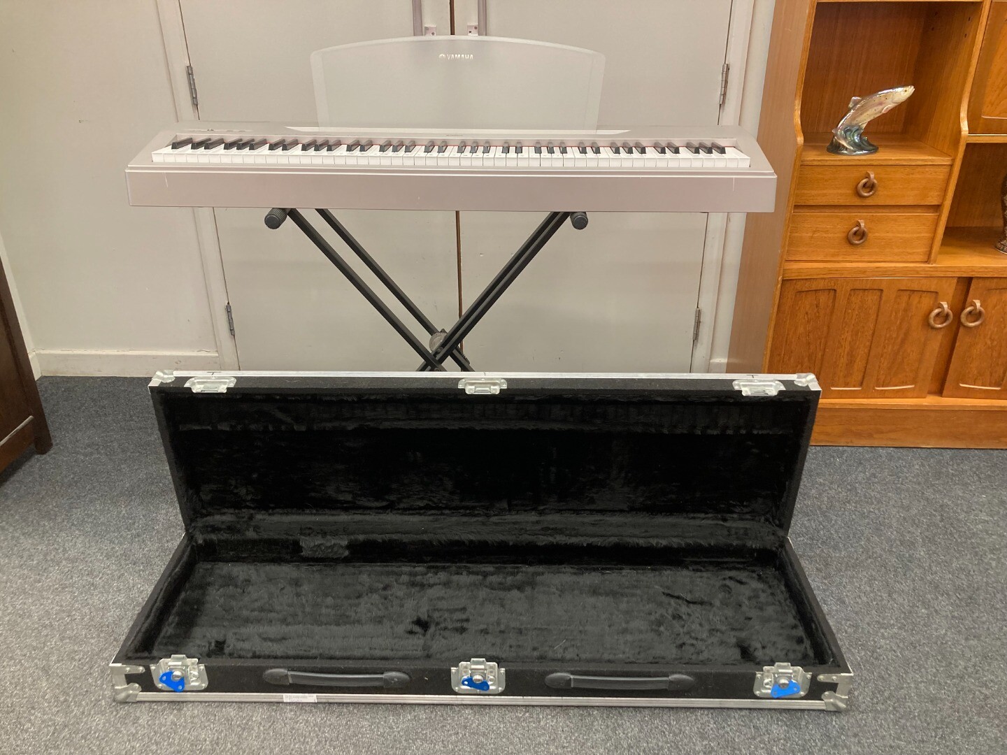 Yamaha Electric Piano Keyboard P60 88 Hammer Action Keys + Stand