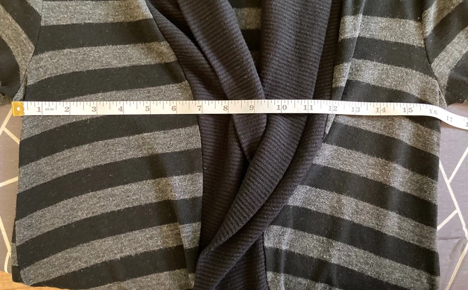 KIRRA CÁRDIGAN RAYAS NEGRO Y GRIS SUÉTER MUJER TALLA XSmall Foto 3 de 4