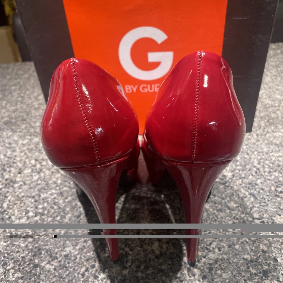 Tacón rojo de cuero Pantene talla 8w G by GUESS para mujer Foto 4 de 4