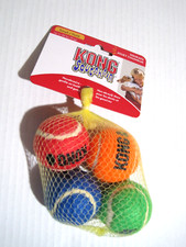 New KONG SQUEAKAIR Dog Balls 4 Pack Small Up To 20 Lbs Multicolor Fetch Toy NIP
