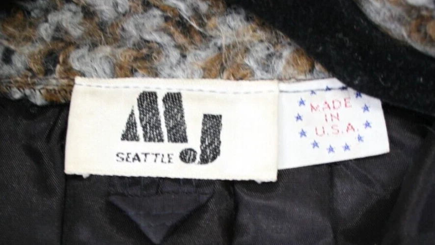 Antigo Casaco Feminino MJ Seattle Anos 70 Cor Neutra Listrado Mohair Longo Espanador Tamanho M/G - Imagem 4 de 4