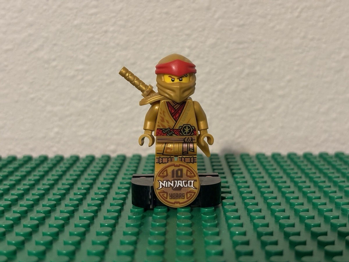 LEGO NINJAGO 10TH ANNIVERSARY GOLDEN KAI MINIFIGURE WITH STAND