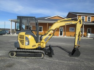 Komatsu-PC35MR-2-Mini-Excavator-Tractor-Dozer-Used-Diesel-Cab-Heat-Rubber-Tracks