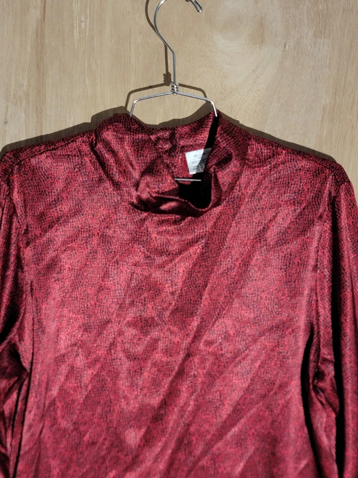 Liz Baker Women's Red Black Animal Print Mock Neck Blouse Size 14 Polyester Foto 4 de 4