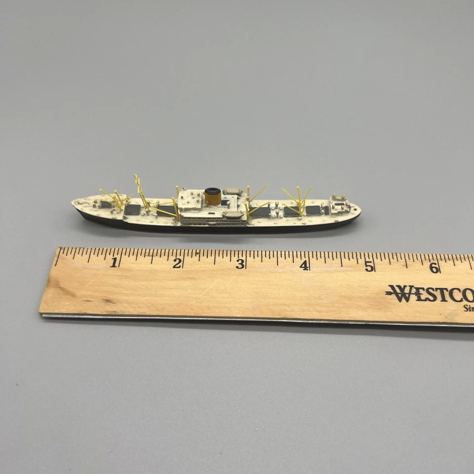 Mercator M582 • Carguero alemán Huascarán Segunda Guerra Mundial • Modelo de línea de flotación • Escala 1:1250  Foto 4 de 4