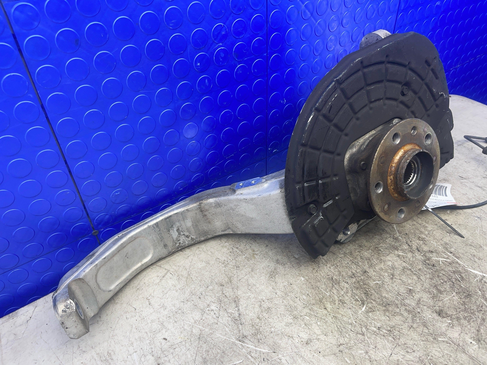 2017 2018 2019 2020 2021 MASERATI LEVANTE FRONT LEFT SPINDLE KNUCKLE WHEEL HUB
