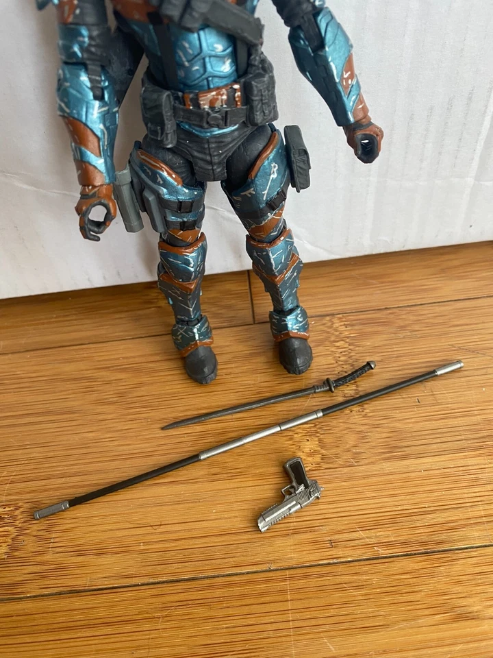 DC DIRECT BATMAN ARKHAM ORIGINS SERIES 2 DEATHSTROKE UNMASKED ACTION FIGURE - Image 3 of 4