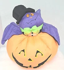 1993 Stuffins Plush Stuffed Nylon Pumpkin Purple Vampire Bat Halloween Decor VTG