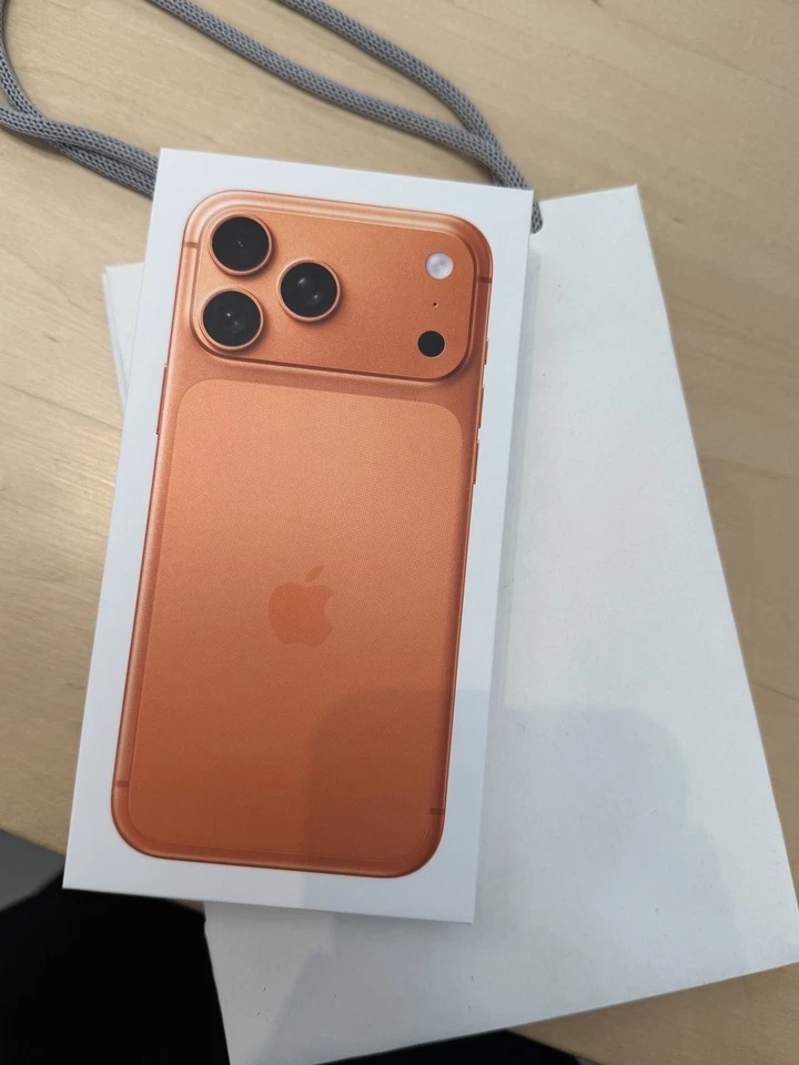 VERFÜGBAR Apple  iPhone 17 Pro  256GB Cosmic Orange Rechnung  - Bild 2 von 4