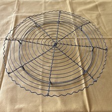Antiguo estante de enfriamiento para pastel de 13,5" redondo sobre soporte de 1" hecho de alambre pesado
