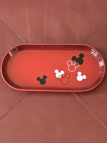 LE CREUSET x DISNEY MICKEY MOUSE COLLECTION STONEWARE RED 25cm OBLONG PLATE NEW - Picture 6 of 24