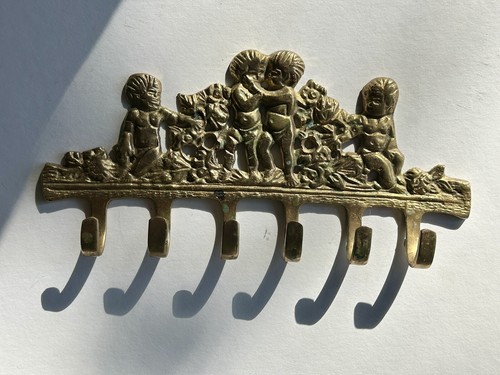 Vintage Patinaed Brass Cherubs & Flowers Key Holder 6 hooks 8" - Picture 7 of 7