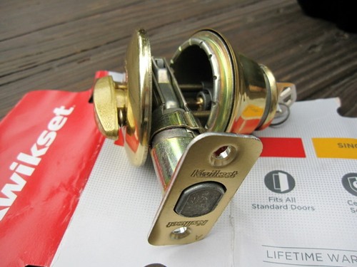 Brandneu Kwikset Einzylinder Riegel Türschloss gleichschließend Eingang poliertes Messing - Bild 9 von 10