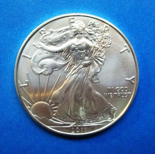 2011 AMERICAN SILVER EAGLE. ONE OUNCE PURE SILVER. NO BOX OR COA. UNCIRCULATED.