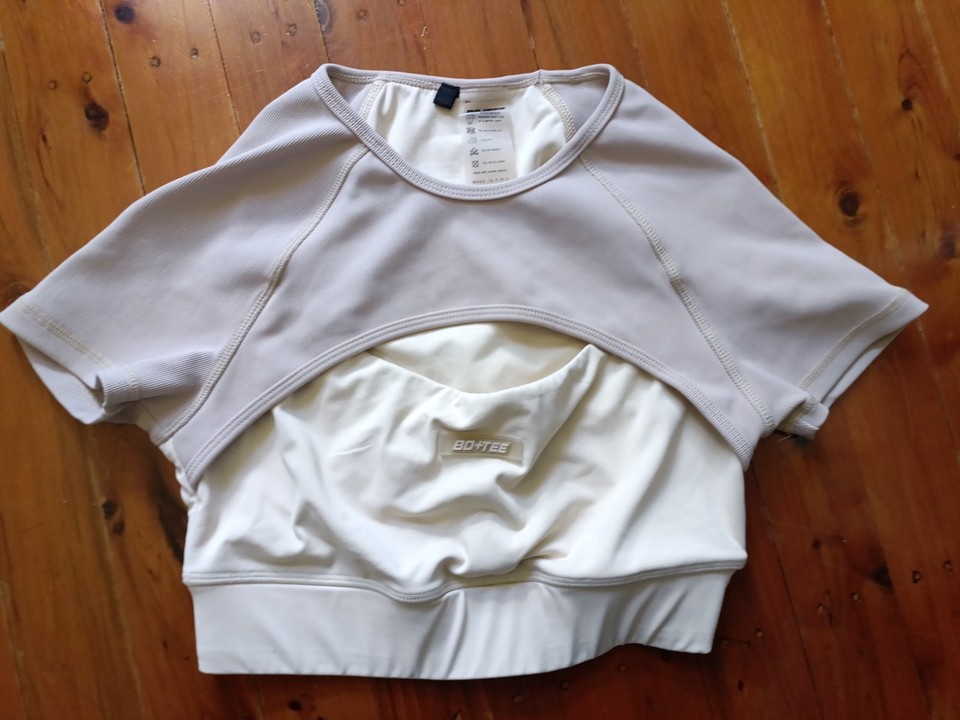 Bo+Tee Crop Top Cut Out Workout Bra Shirt Sz M, Yoga Pilates Running Athletic