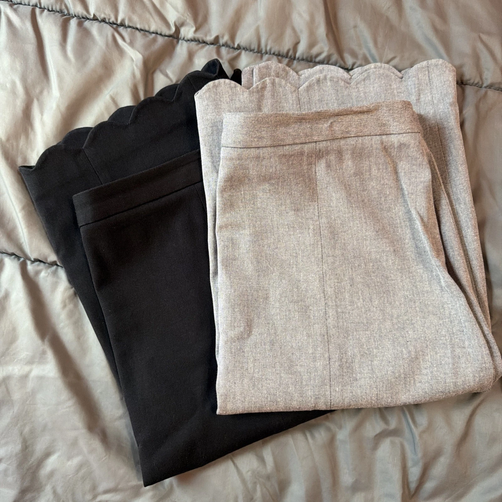 BANANA REPUBLIC 12 Pencil Black & Grey Scalloped Straight Knee Length Lot Of 2