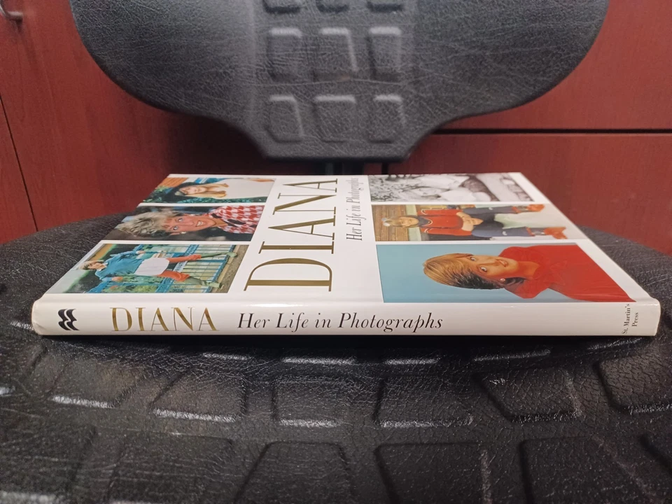 Princess Diana Her Life In Photographs Edited By Michael O'Mara 1st US Edition - Image 3 of 4