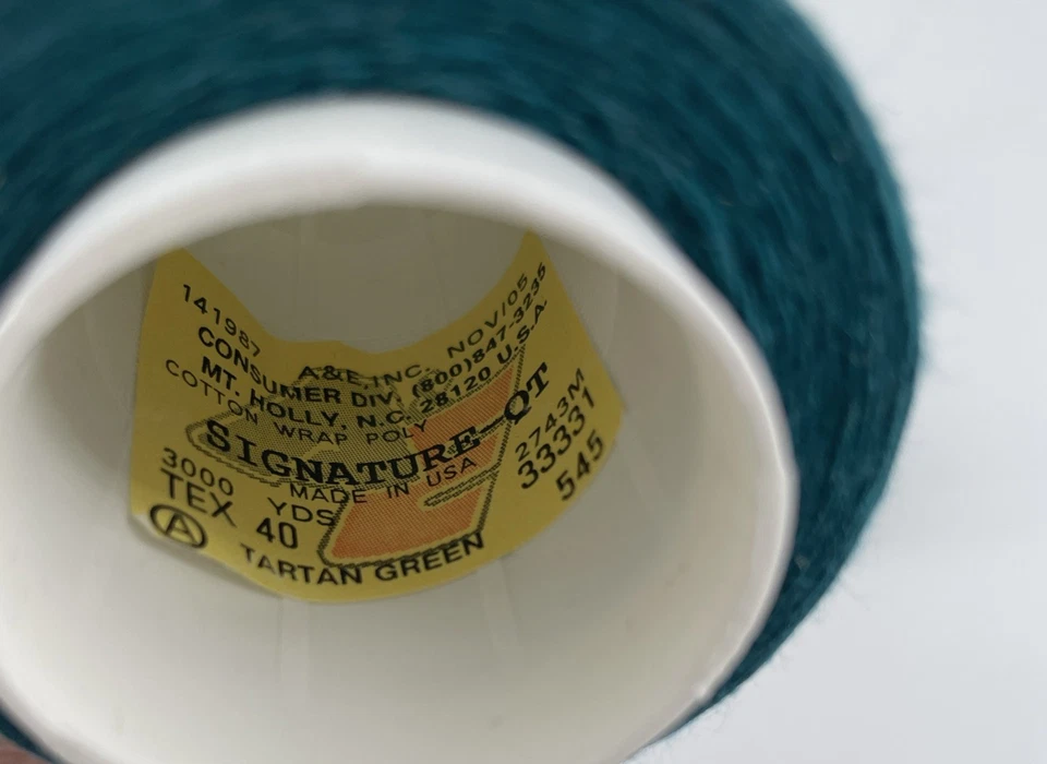 Signature QT Cone Thread 40 wt Tartan Green Cotton Wrapped Poly Machine Quilting - Image 4 of 4