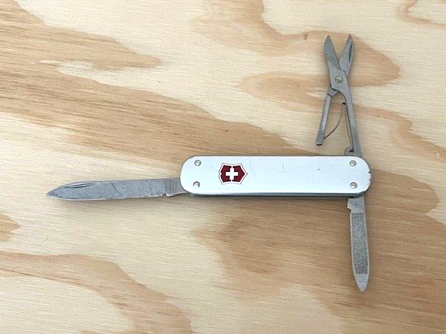 Victorinox Money Clip SILVER ALOX Swiss Army knife - Great Condition-image