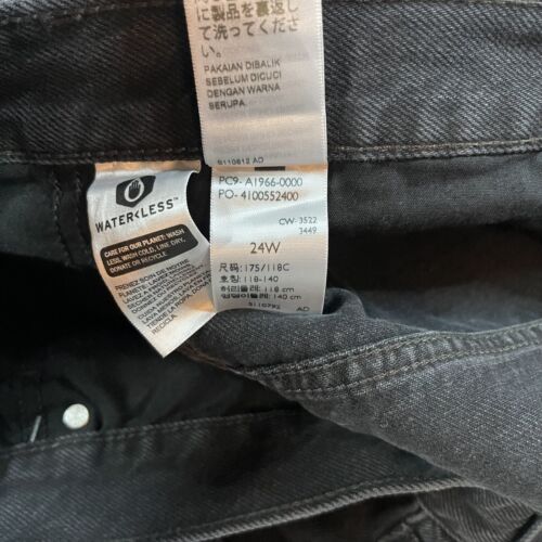 New Levis Shorts Womens 24W Plus Black Denim High Rise Mom Shorts 4” Inseam NWT - Picture 9 of 10