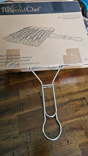 Pampered Chef BBQ Flexible Basket #2713 New in Box Retired - Picture 3 of 3