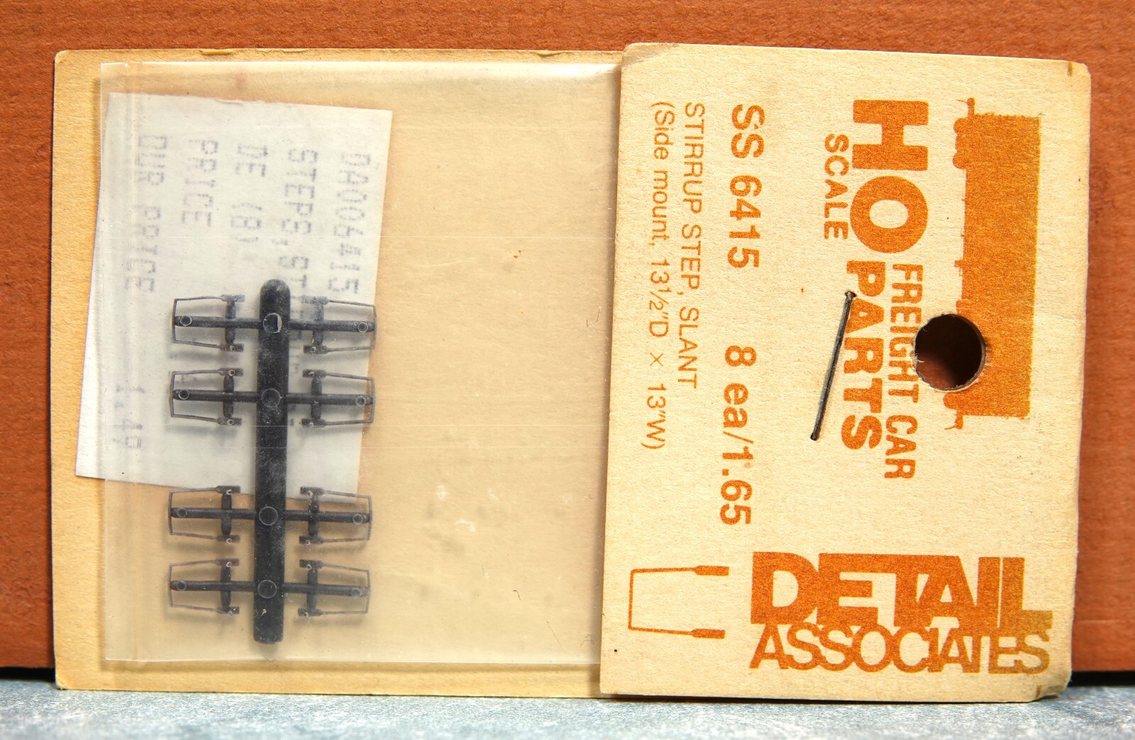 DETAIL ASSOCIATES HO SCALE STIRRUP STEP, SLANT (SIDE MOUNT) # SS 6415