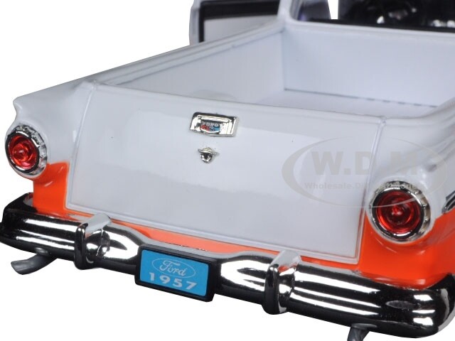 1/18 フォード　ランチェロ　ピックアップ 1957 FORD RANCHERO PICKUP ORANGE 1/18 DIECAST MODEL CAR BY