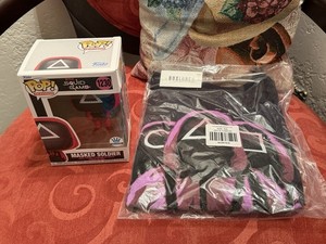Squid Game Funko Pop & Shirt Masked Soldier Exclusive & Masks Trio Boxlunch XXL