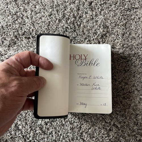 Leather Holy Bible King James Version. Large Print Compact Edition. Holman - Imagen 2 de 7