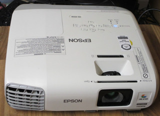 Proiettore EPSON EB 955W. Luminosità: 3000 ANSI lumen. Telecomando HDMI. OTTIMO