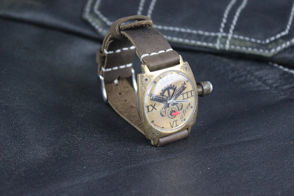 Reloj Steampunk ZiM 2602 USSR Exclusivo Reloj Único Hecho a Mano Correa de Cuero Foto 2 de 4