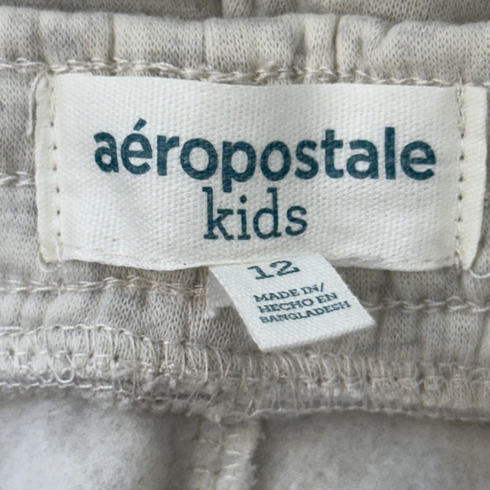 Conjunto de sudadera con capucha y pantalones cortos Aeropostale para niños talla 12 avena brezo con letras verdes Foto 3 de 4