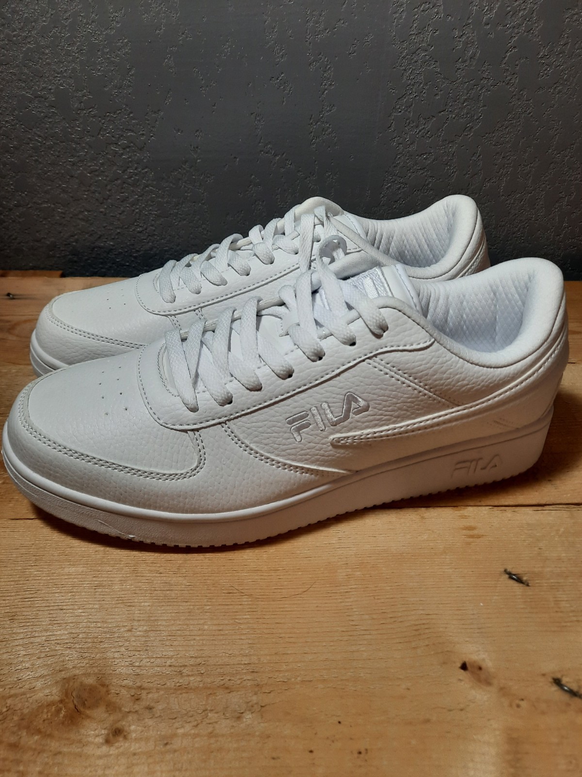 Chuckle Fila Classic White FILA A-Low Womens Sneakers, Color