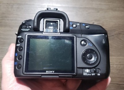 Sony Alpha DSLR-A200 10.2MP Digital SLR Camera 18-70mm Lens - READ