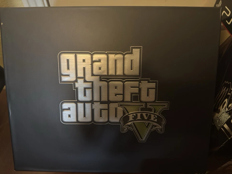 GTA V PS3 Collector’s Edition w/ Metal Case, Hat & UV Map (No Bag/Key) - Image 4 of 4